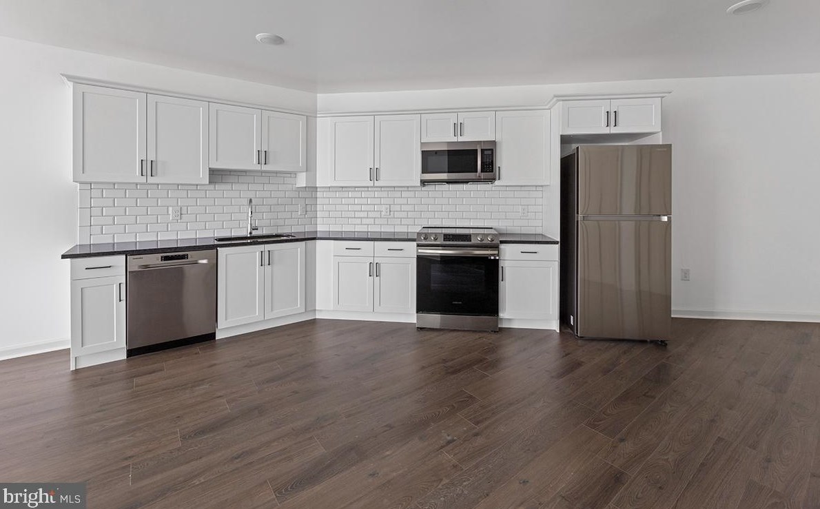 404 Fountain St #412, Philadelphia, PA 19128