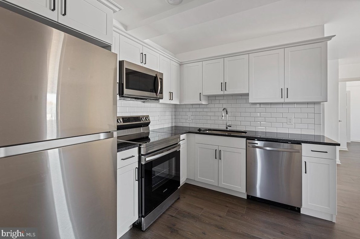 404 Fountain St #409, Philadelphia, PA 19128