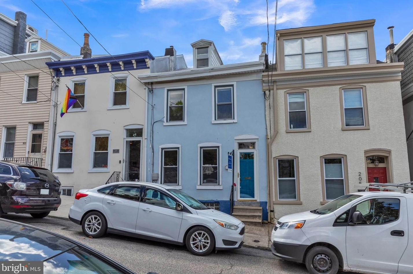 207 Hermit St, Philadelphia, PA 19128-5222