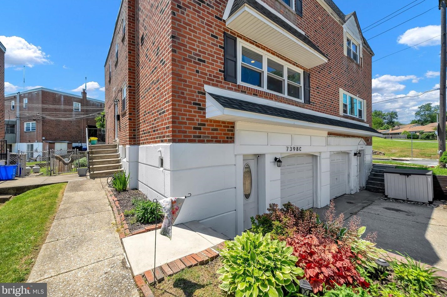 7398 Valley Ave, Philadelphia, PA 19128-3222