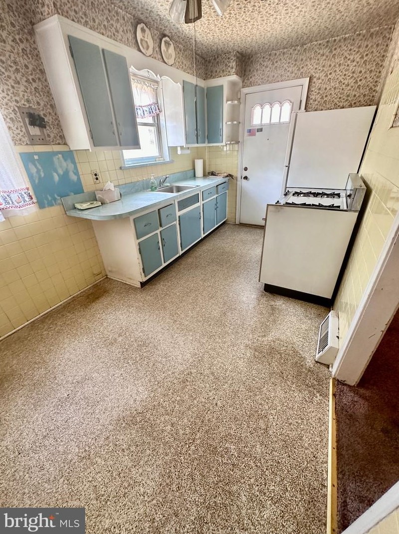 2930 Teesdale St, Philadelphia PA  19152-4514 exterior