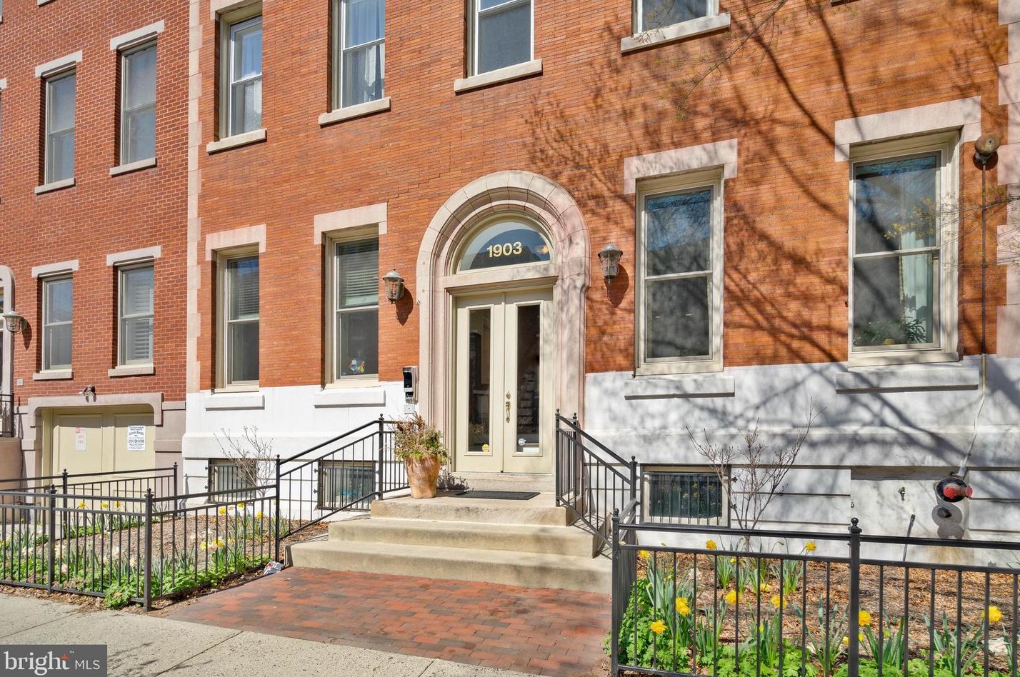 1903 Green St #10, Philadelphia, PA 19130