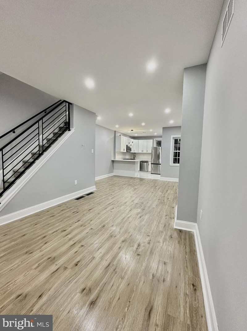 231 Calvert St, Philadelphia, PA 19120-1864