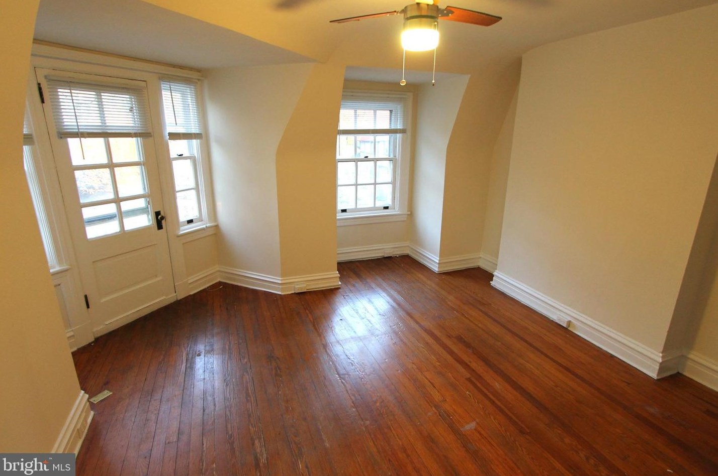 6818 Quincy St #3f, Philadelphia, PA 19119