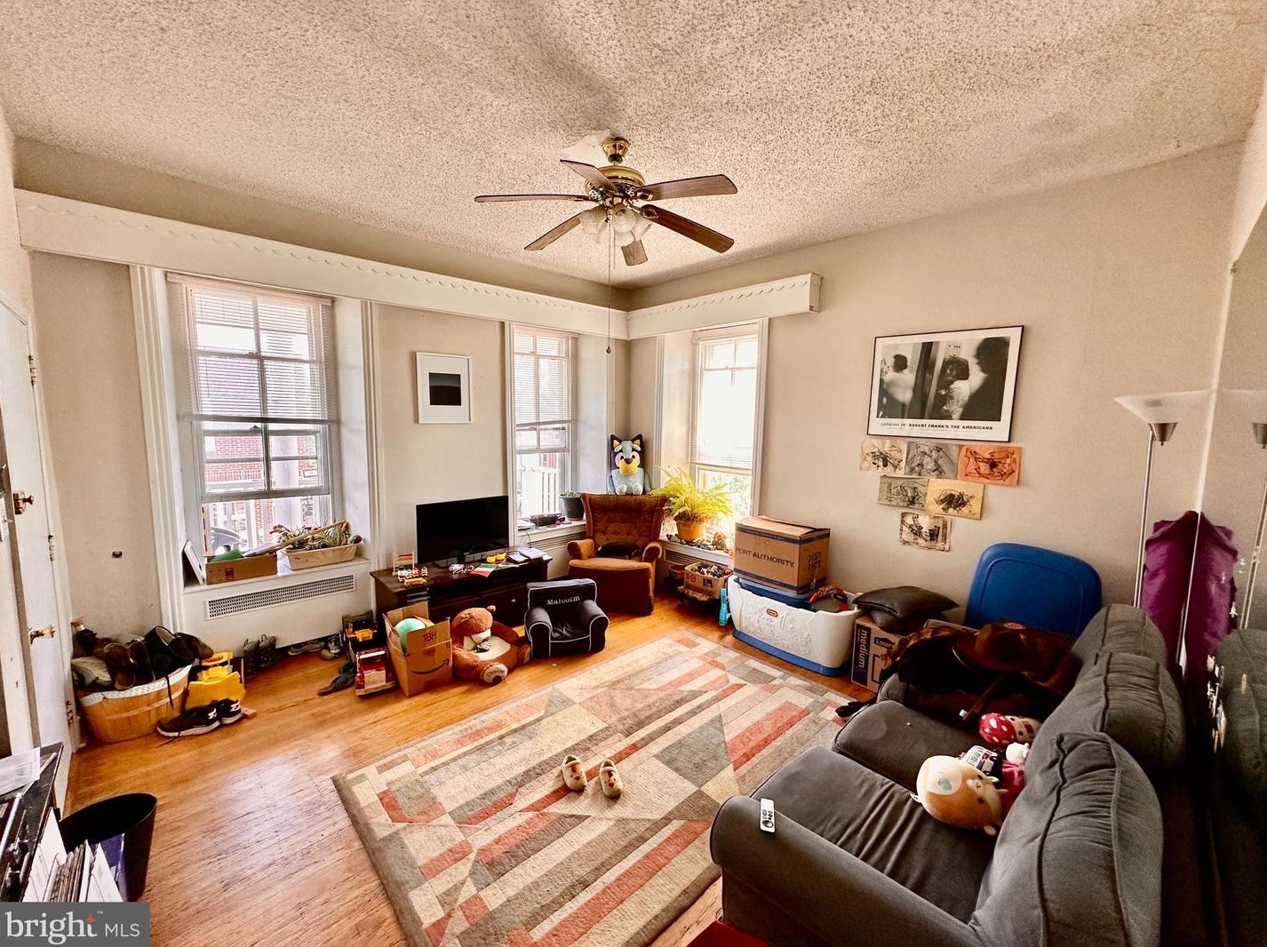 3471 Ainslie St, Philadelphia, PA 19129-1425