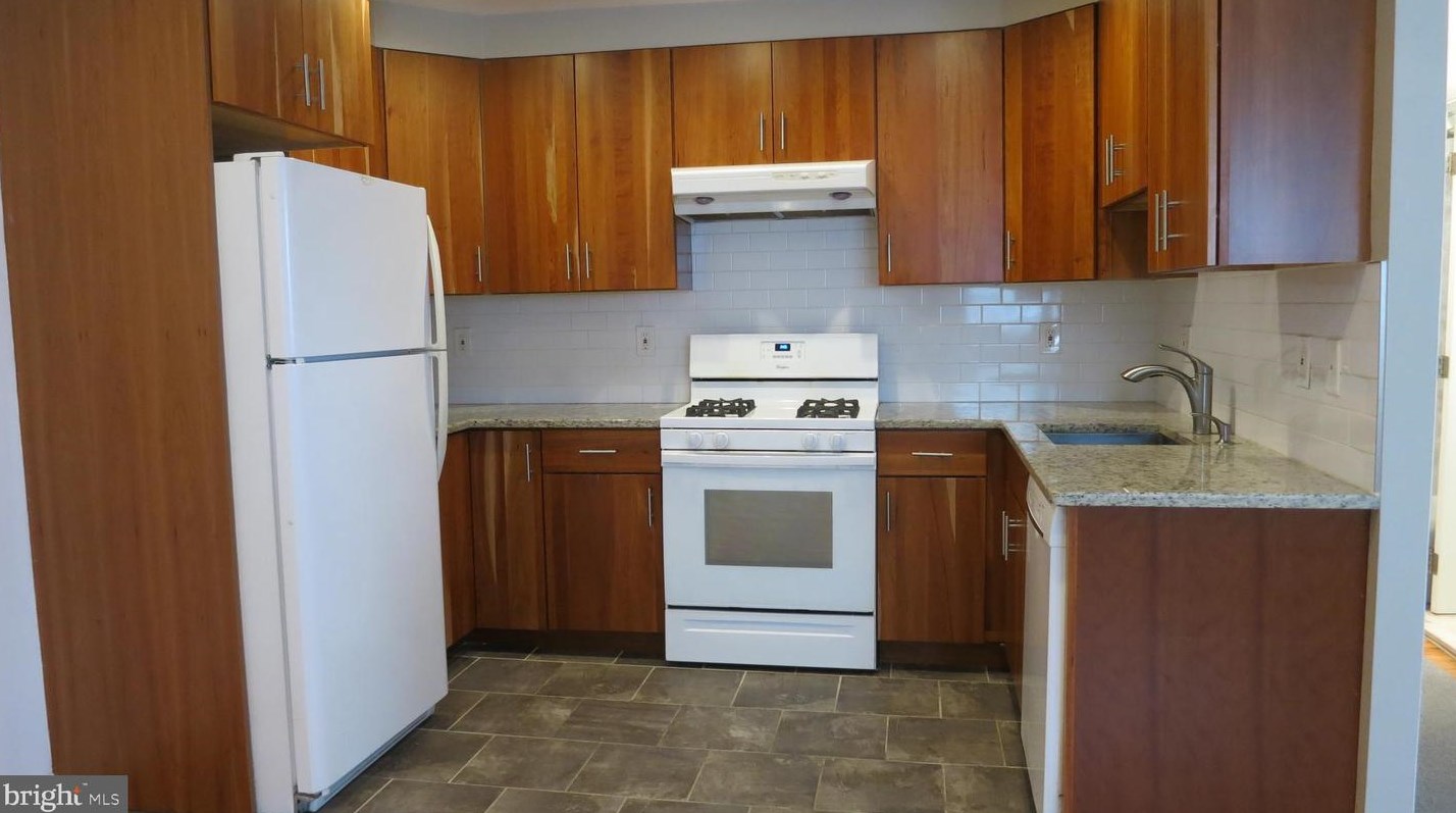 7042 Valley Ave, Philadelphia, PA 19128-1518
