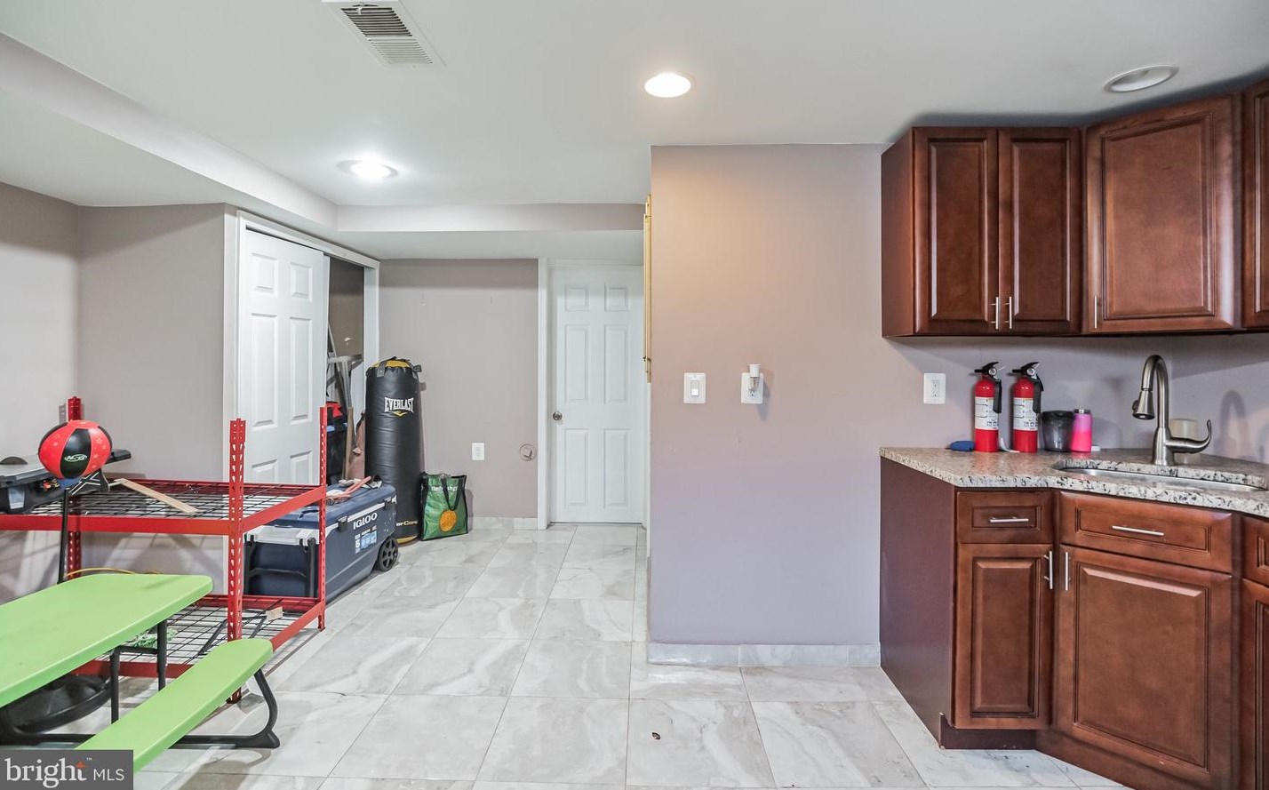 5910 Langdon St, Philadelphia PA  19149-3618 exterior