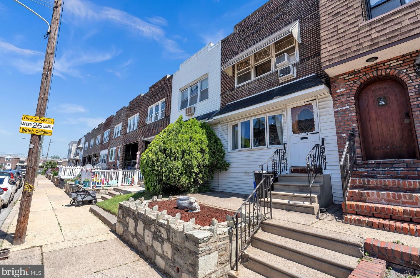 2841 Gillingham St, Philadelphia, PA 19137-1916
