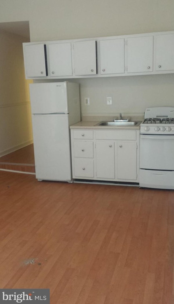 521 S 21st St #2, Philadelphia, PA 19146