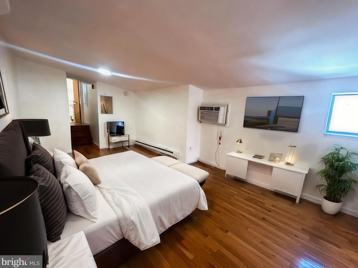 2015 Walnut St #307, Philadelphia, PA 19103
