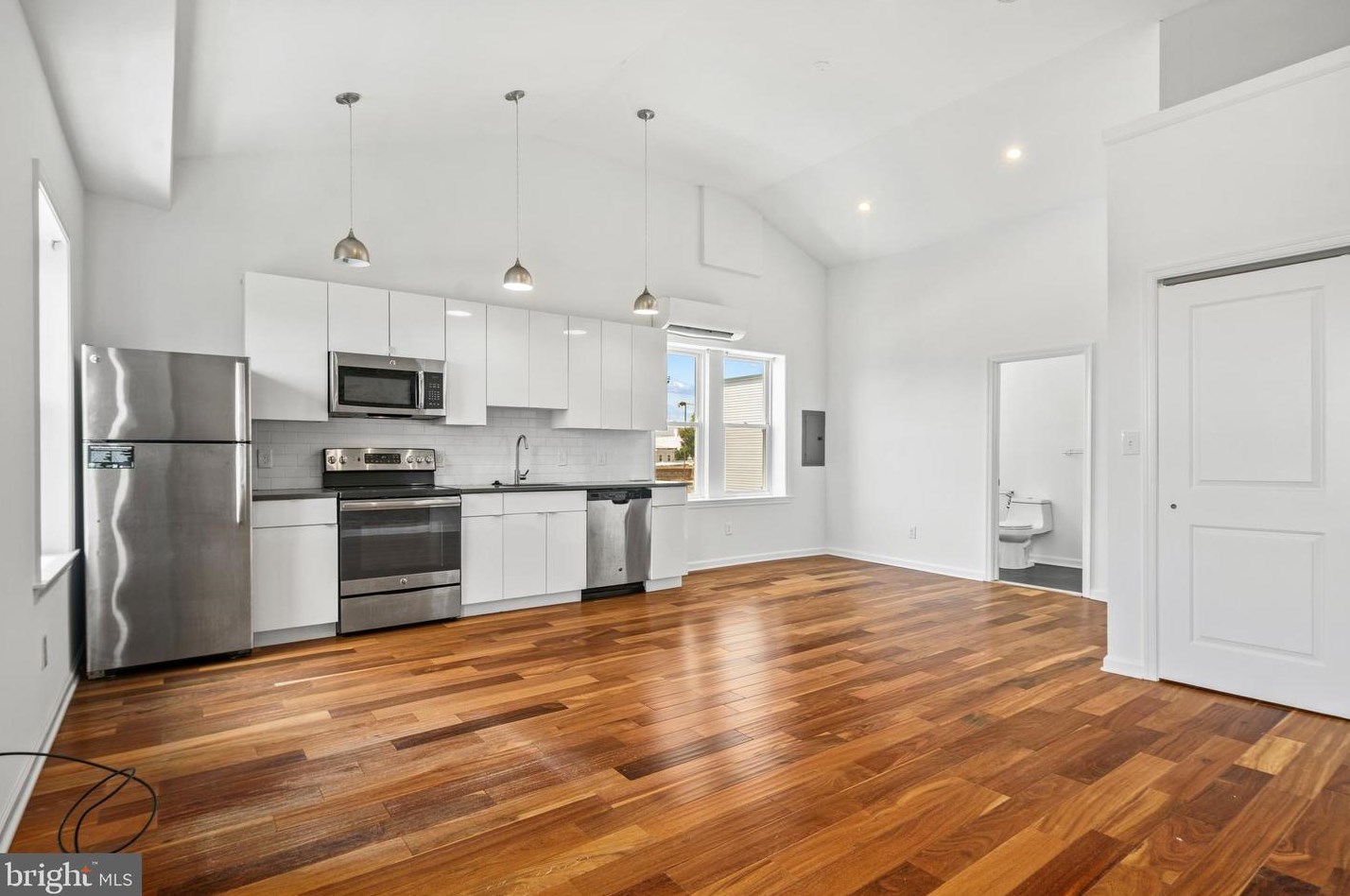 2442 Cedar St #3f, Philadelphia, PA 19125