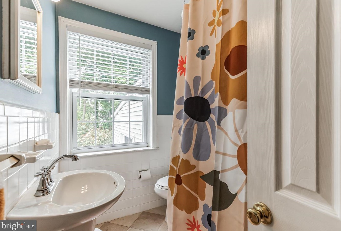 810 Scotia Rd, Philadelphia PA 19128-1231 exterior