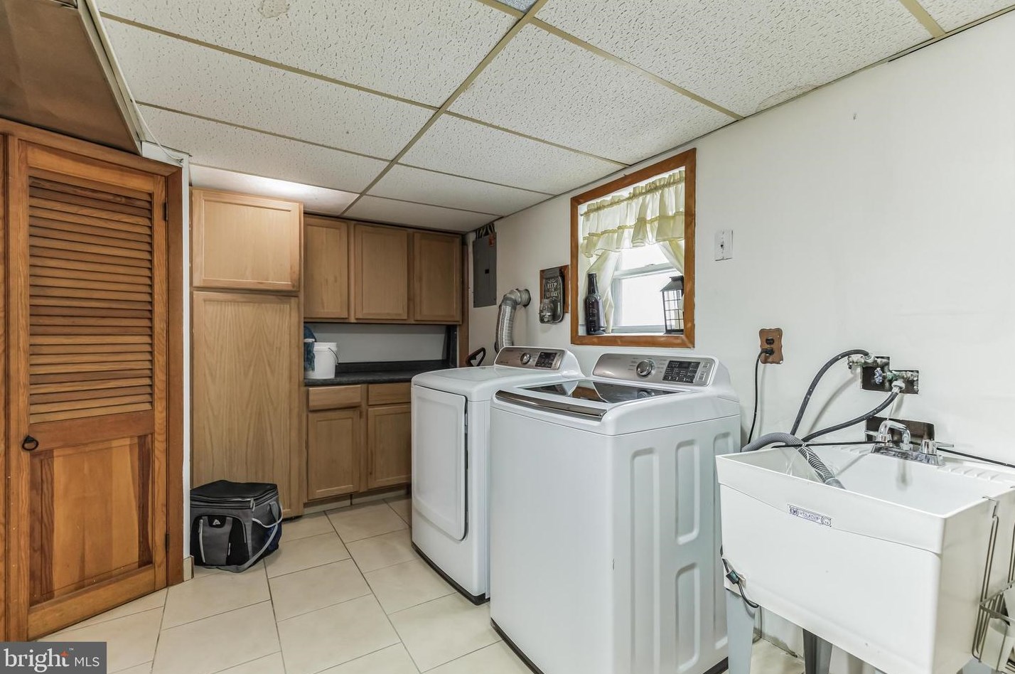 810 Scotia Rd, Philadelphia PA 19128-1231 exterior