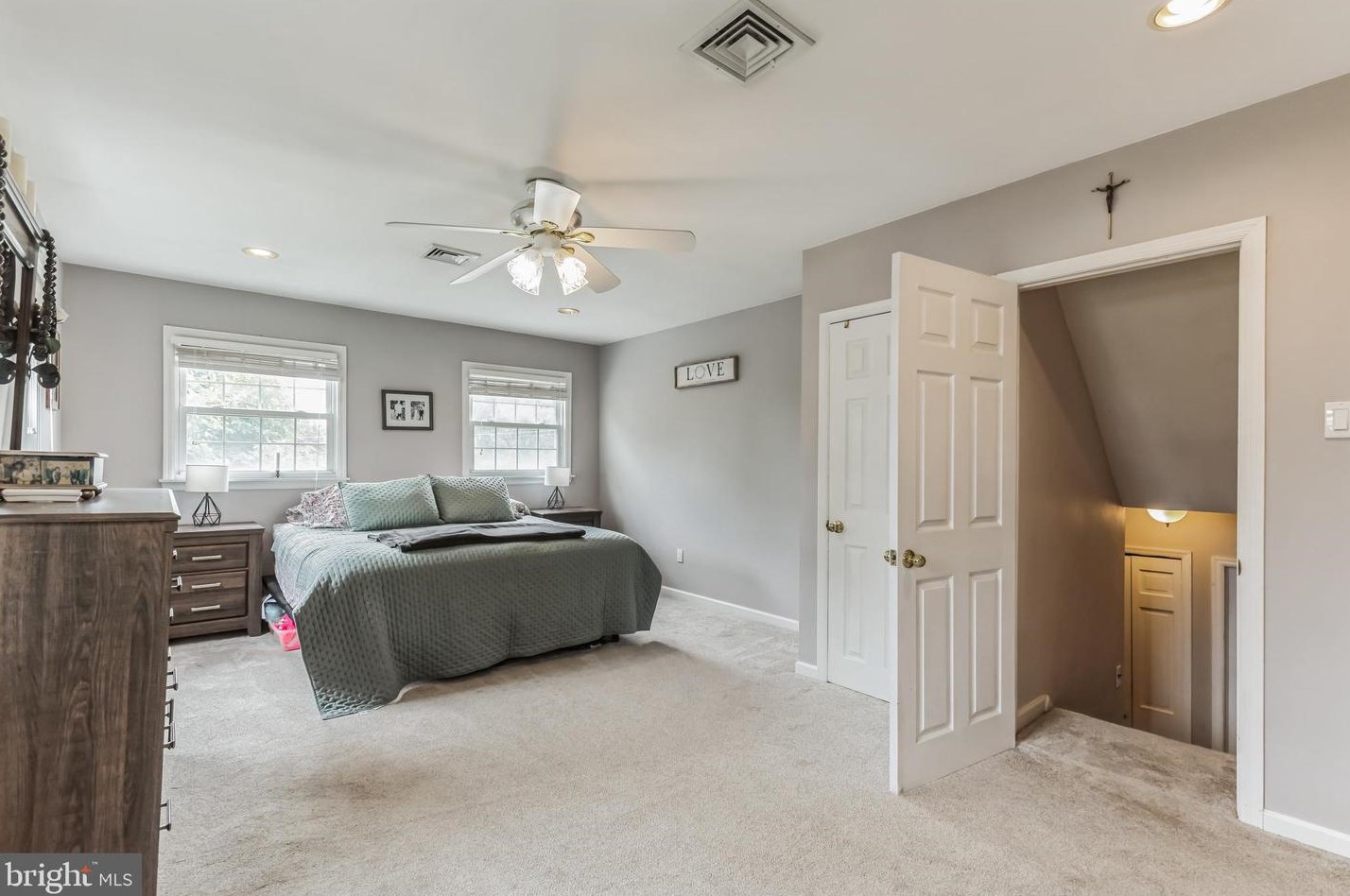 810 Scotia Rd, Philadelphia PA 19128-1231 exterior