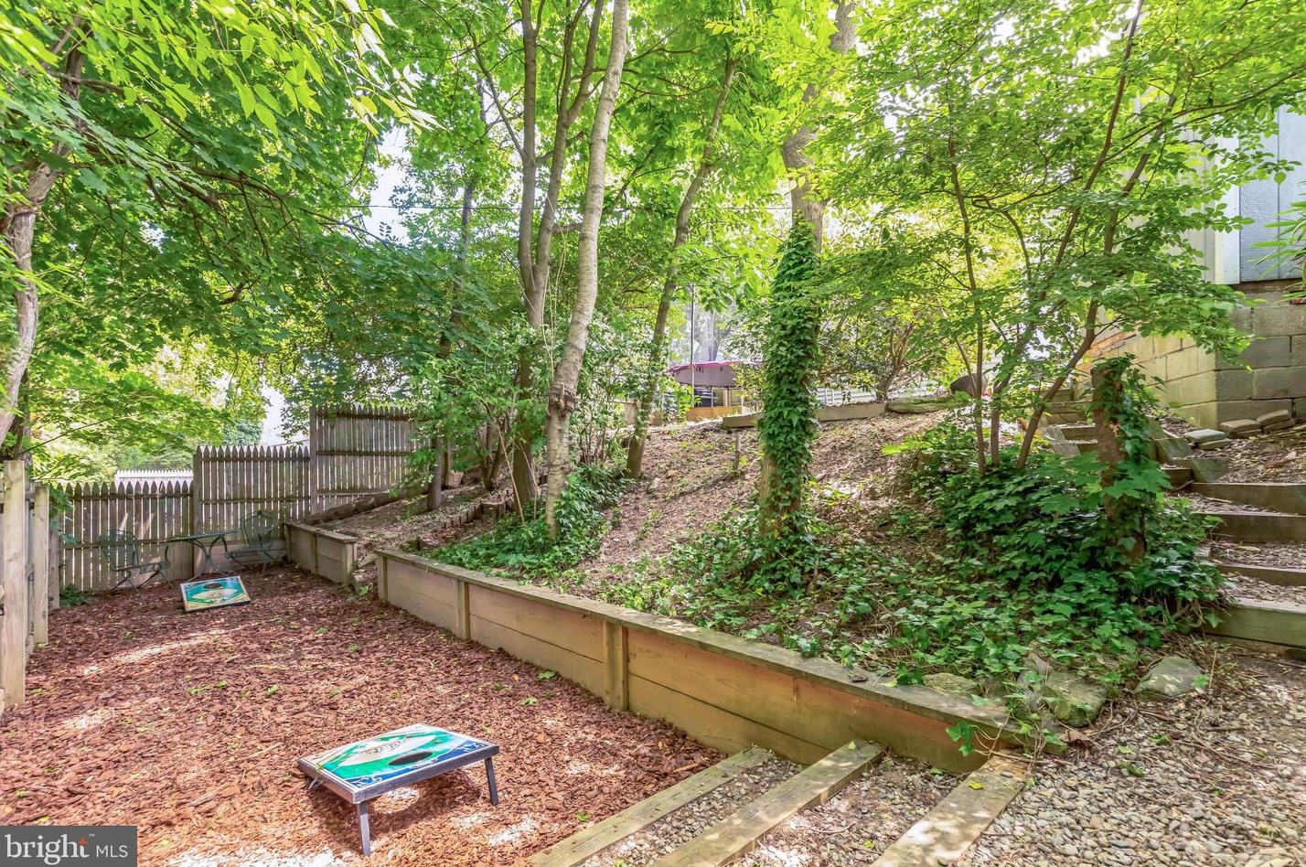 810 Scotia Rd, Philadelphia PA 19128-1231 exterior