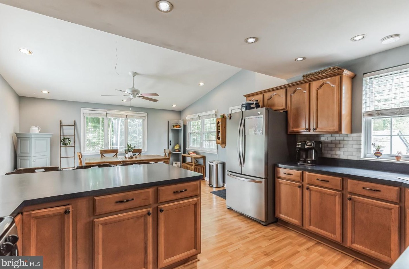 810 Scotia Rd, Philadelphia PA 19128-1231 exterior