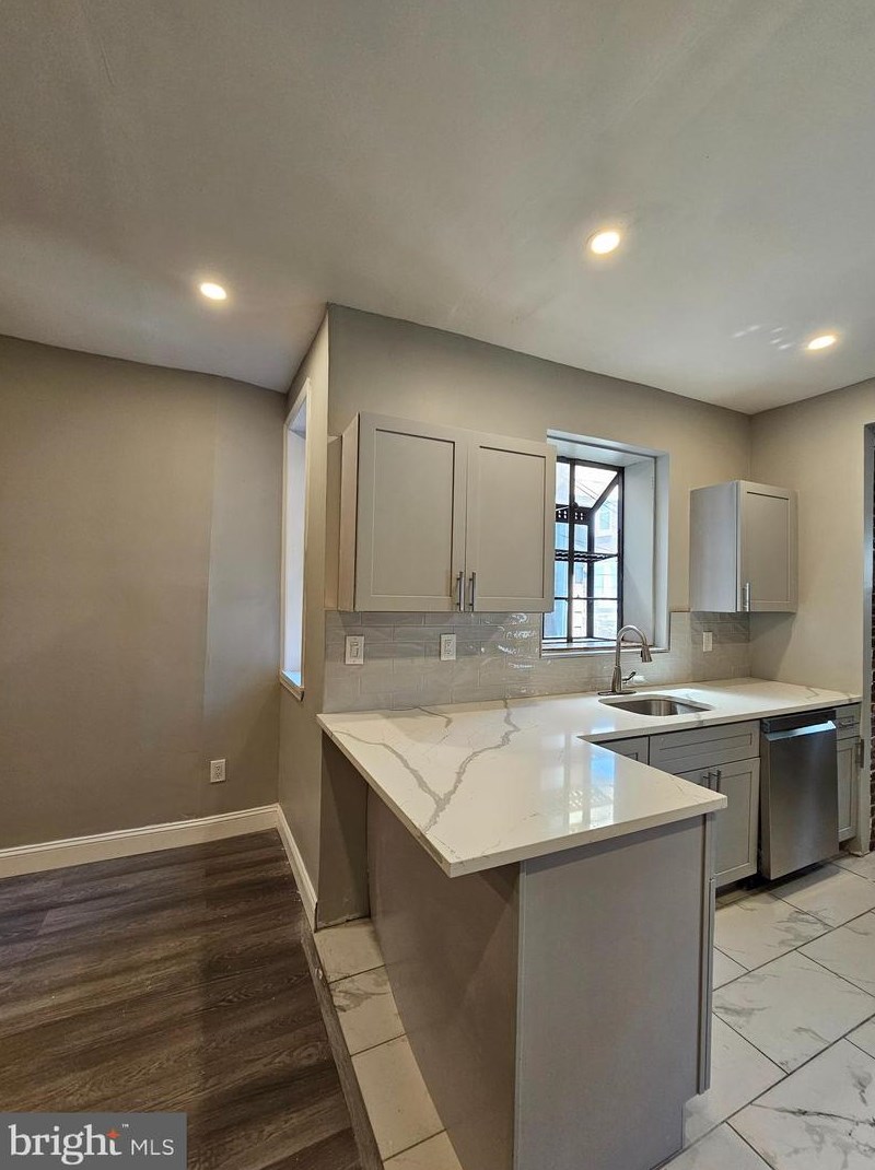 5849 Rodman St, Philadelphia, PA 19143-1943