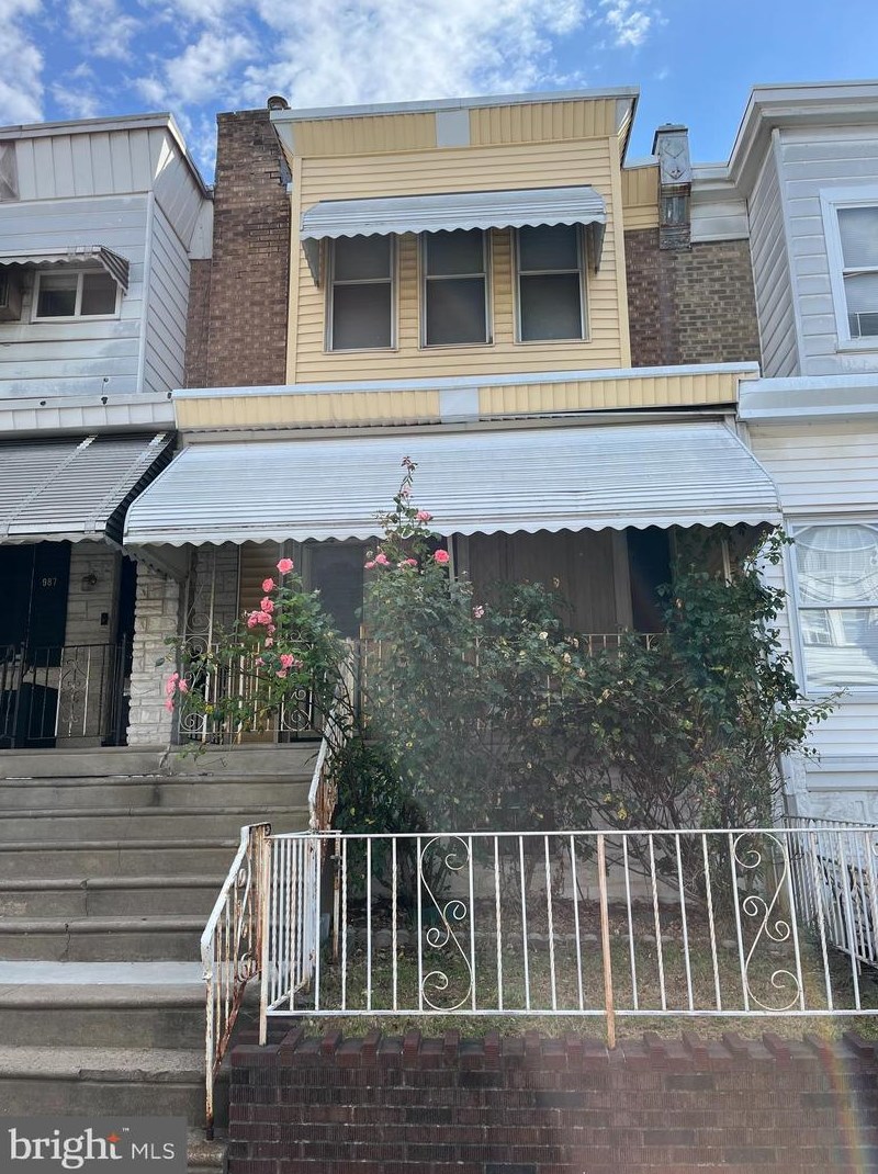 989 Carver St, Philadelphia, PA 19124-1037