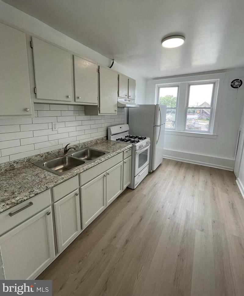 1927 Middleton St, Philadelphia, PA 19138-2041