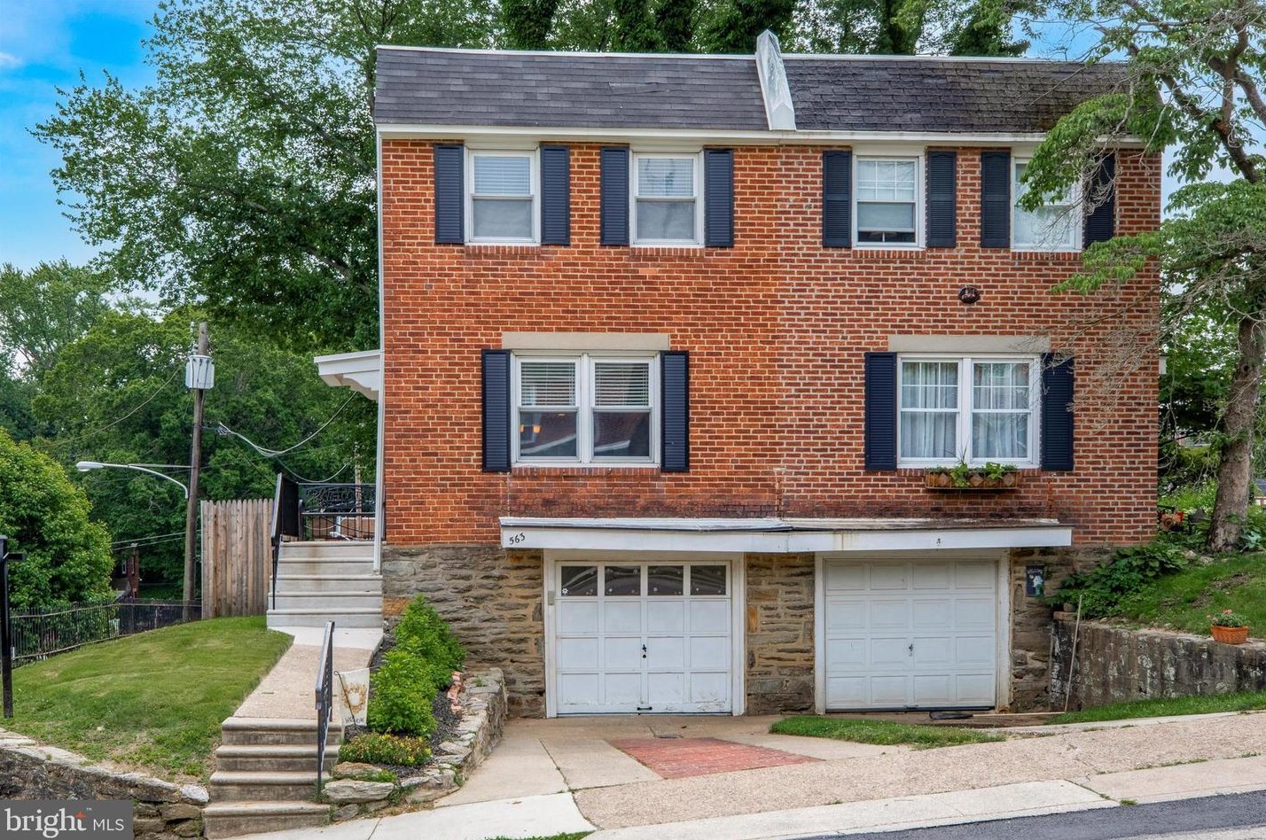 563 Overlook Rd, Philadelphia, PA 19128-2409