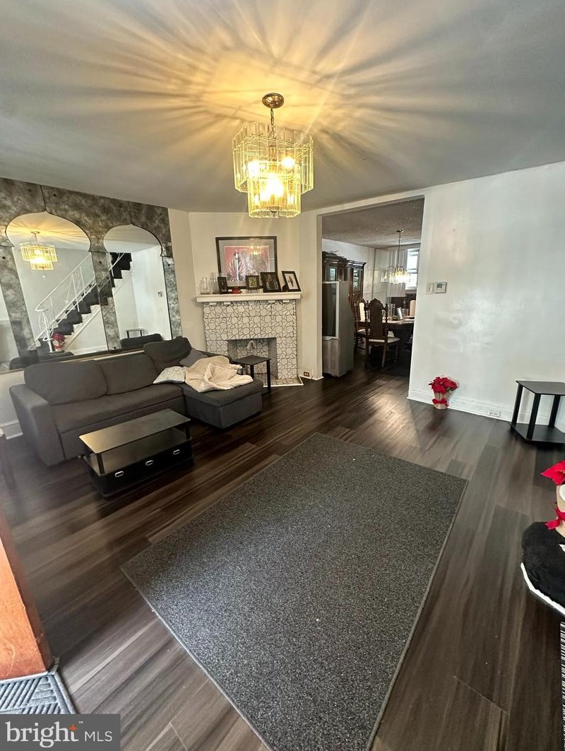 317 E Sharpnack St, Philadelphia, PA 19119