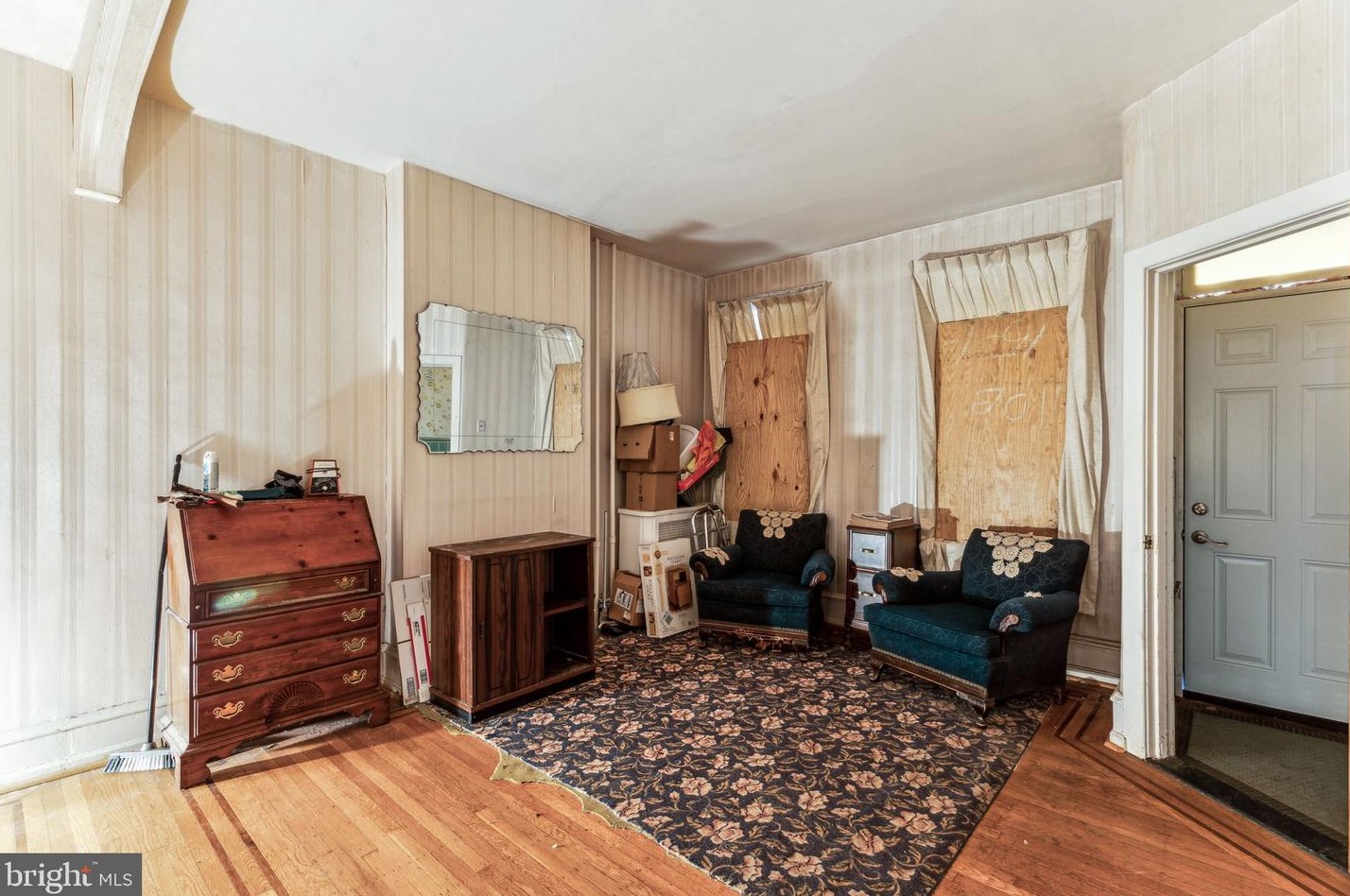 180 Huntingdon St, Philadelphia, PA 19133-0038