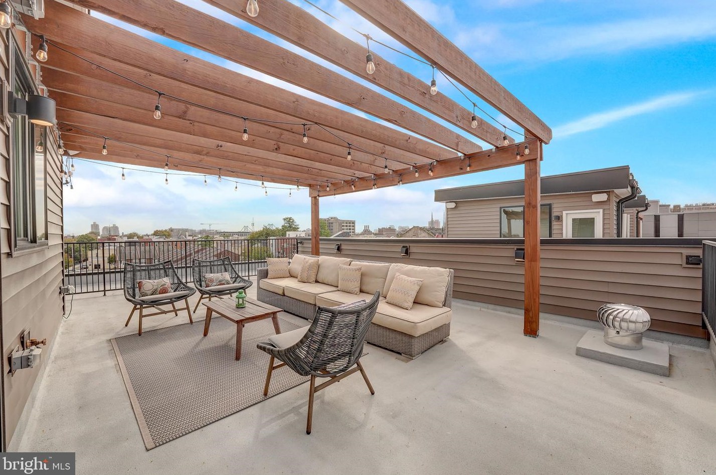 657 Park Ave, Philadelphia PA 19132-4511 exterior