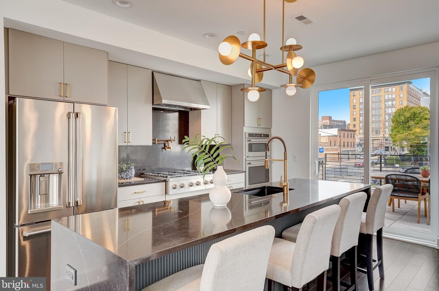 657 Park Ave, Philadelphia, PA 19123-0025
