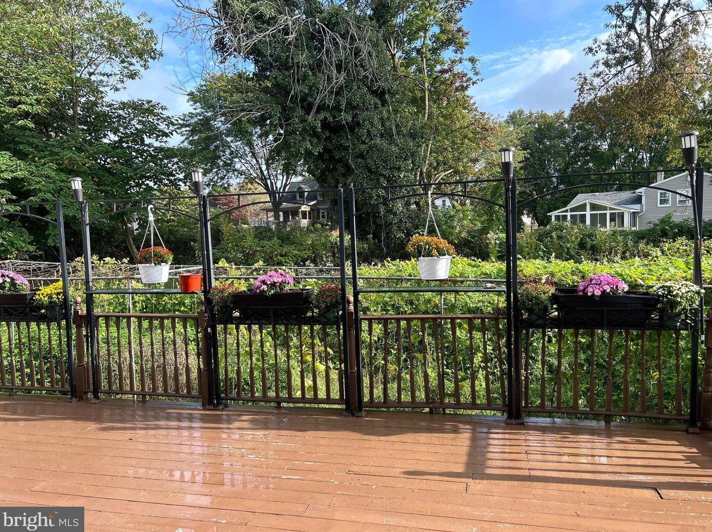 725 Stratford Dr, Philadelphia PA  19115-2819 exterior