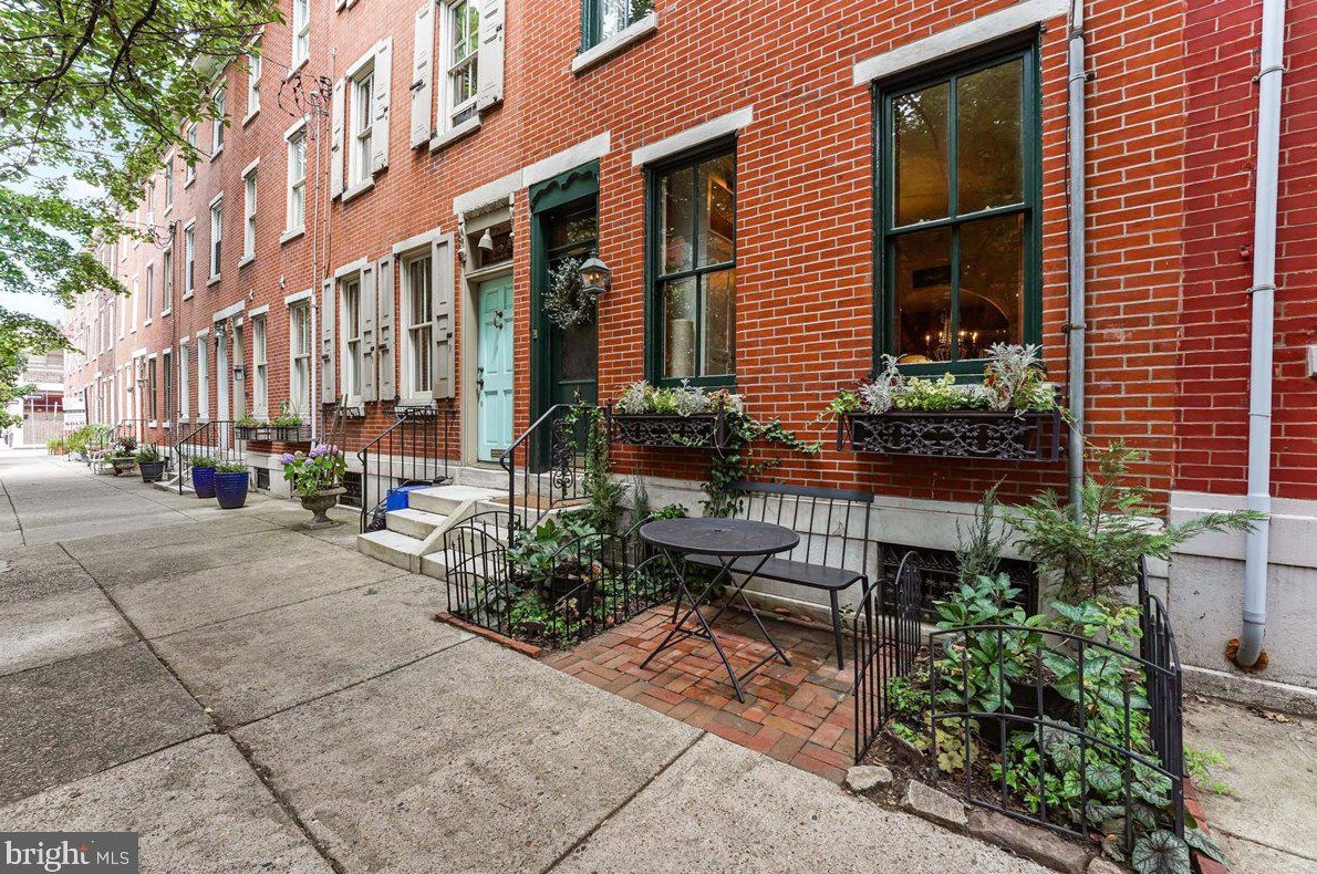 2045 Brandywine St, Philadelphia, PA 19130-3204