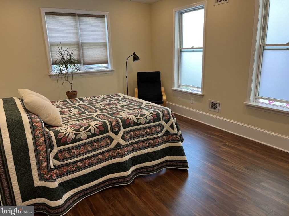 825 Corinthian Ave, Philadelphia PA 19130-1442 exterior