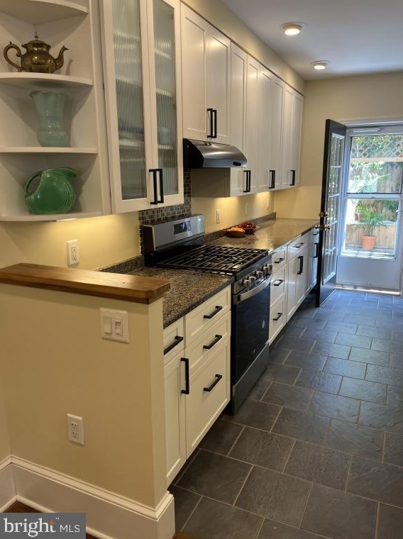 825 Corinthian Ave, Philadelphia PA 19130-1442 exterior