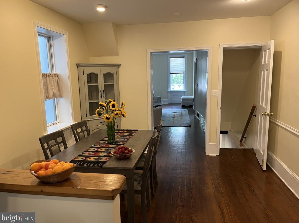 825 Corinthian Ave, Philadelphia PA 19130-1442 exterior