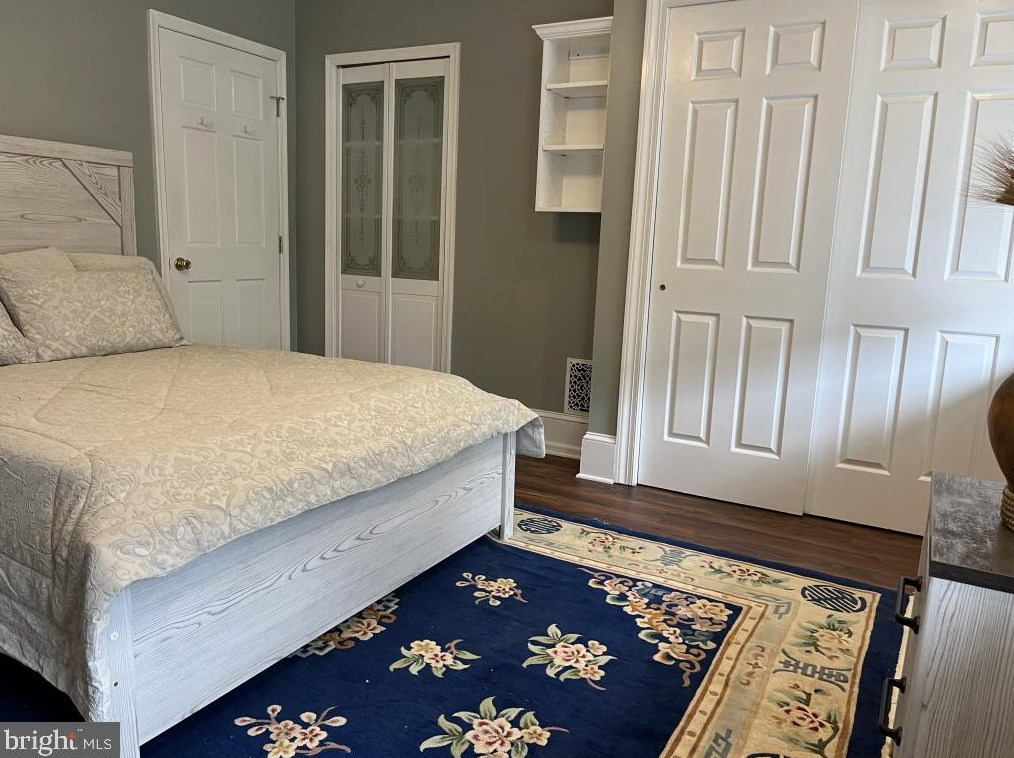 825 Corinthian Ave, Philadelphia PA 19130-1442 exterior