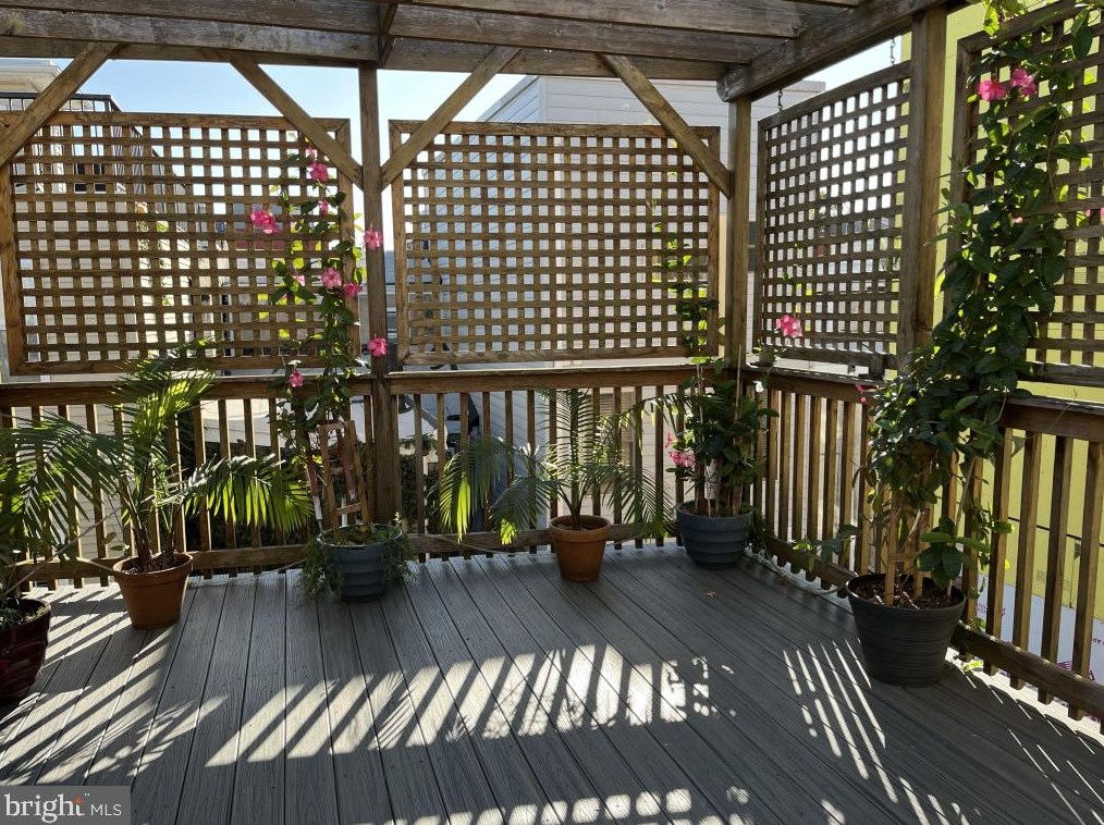 825 Corinthian Ave, Philadelphia PA 19130-1442 exterior