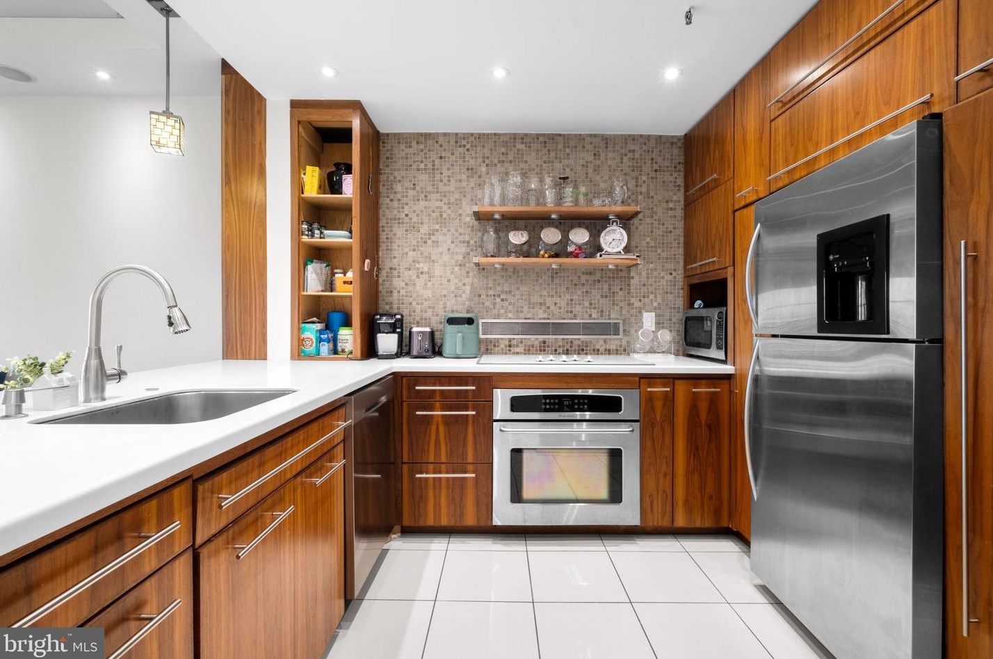 50 N Front St Apt 303, Philadelphia, PA 19106