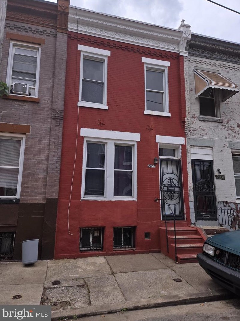 2458 Napa St, Philadelphia, PA 19132-3324