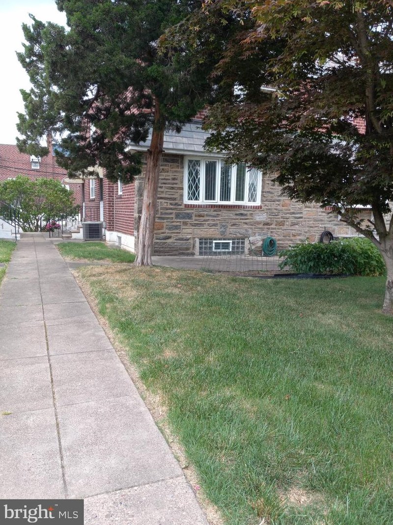 2825 Guilford St, Philadelphia, PA 19152-4405