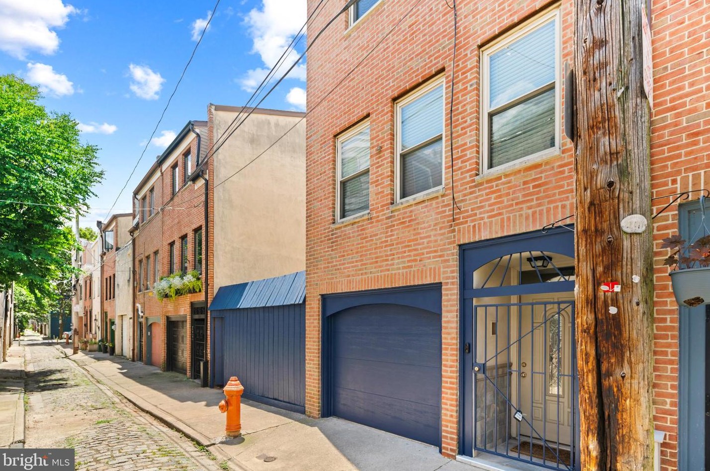 718 Clifton St, Philadelphia, PA 19147-1978