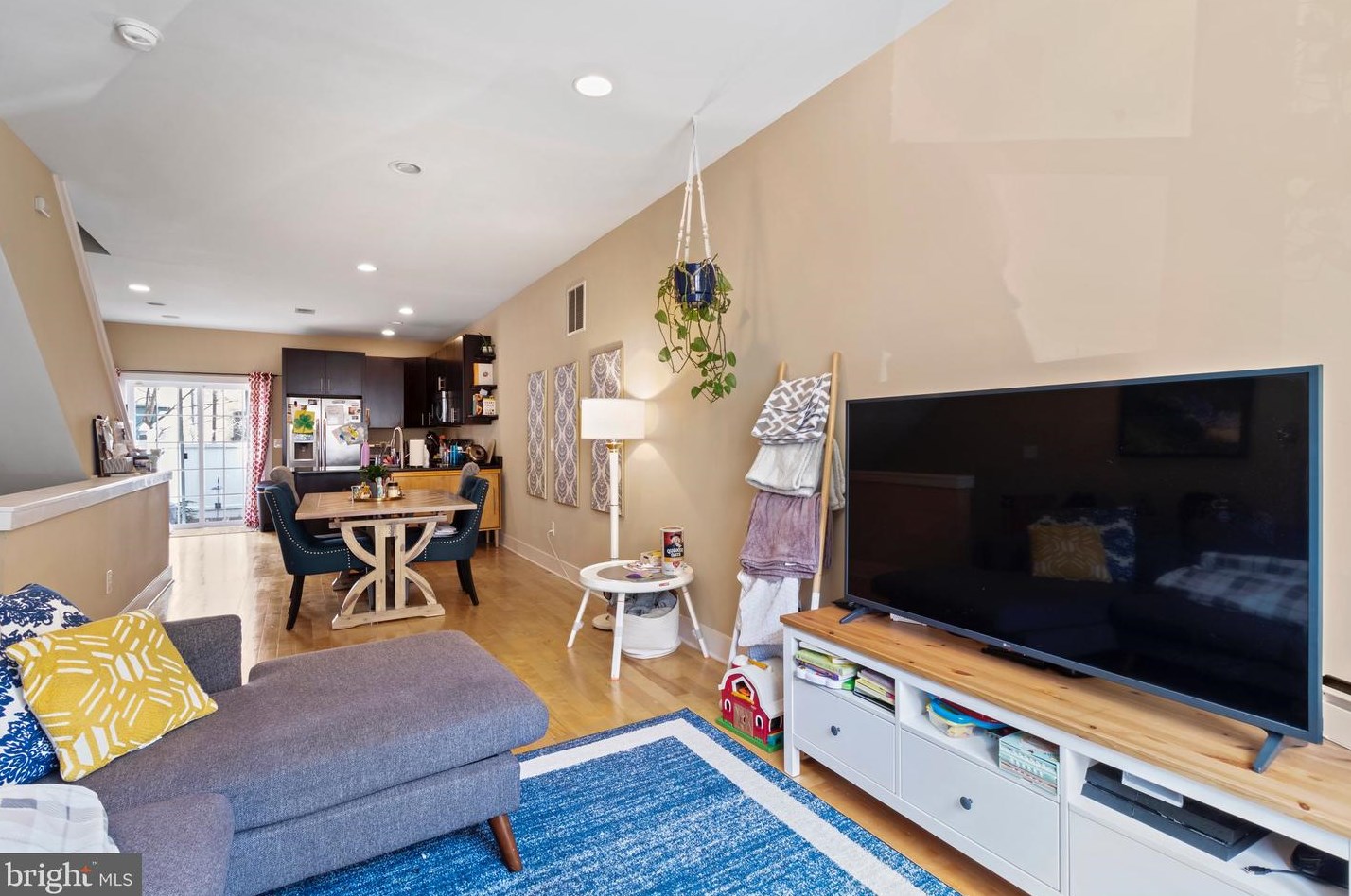 1917 Montrose St, Philadelphia PA  19146-2628 exterior