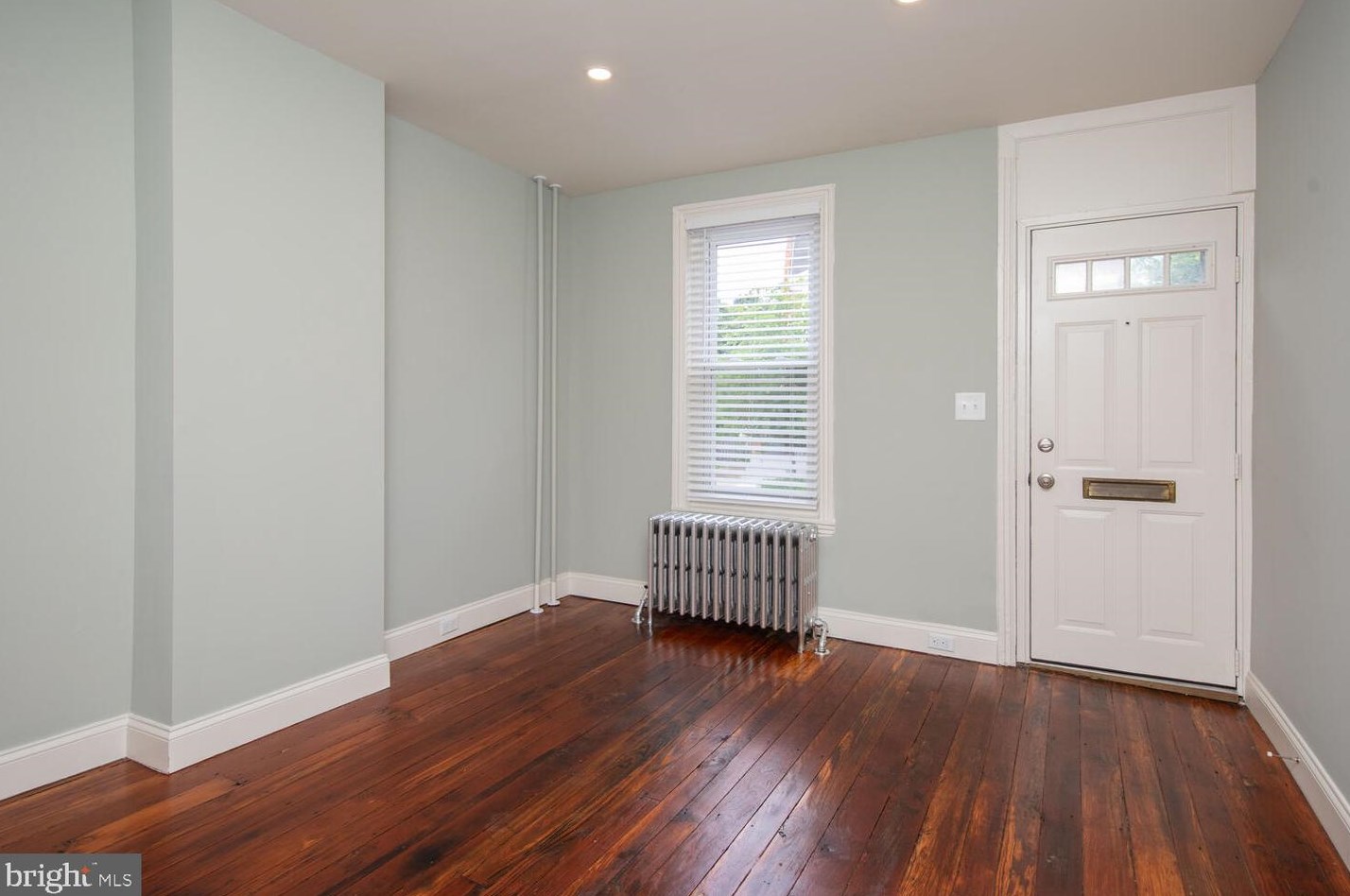 28 Manheim St, Philadelphia, PA 19144-2943