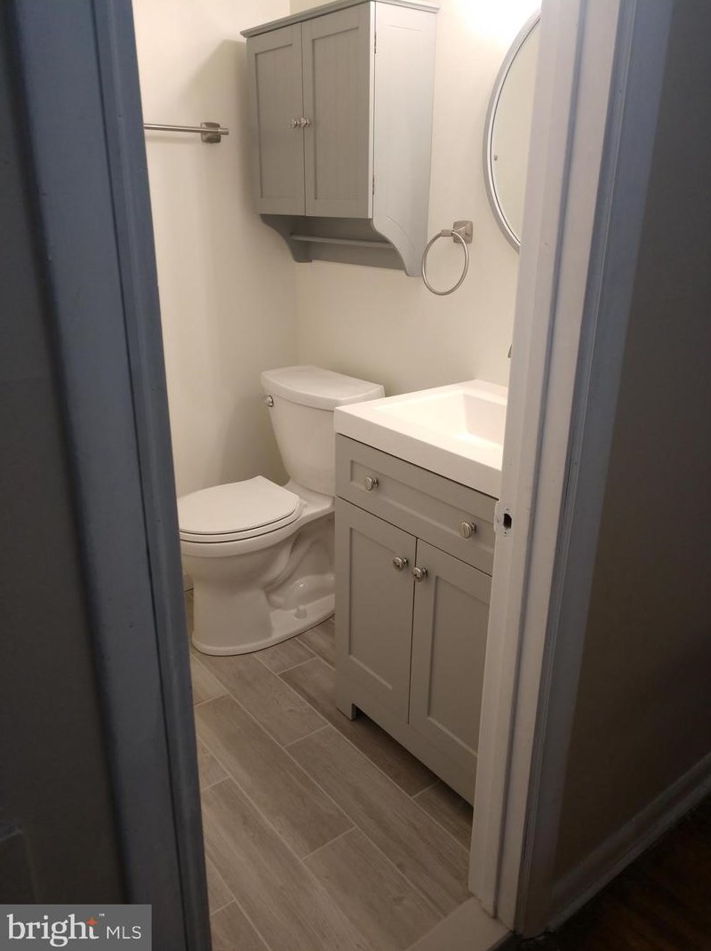 632 Grn Ln, Philadelphia PA  19128-2632 exterior