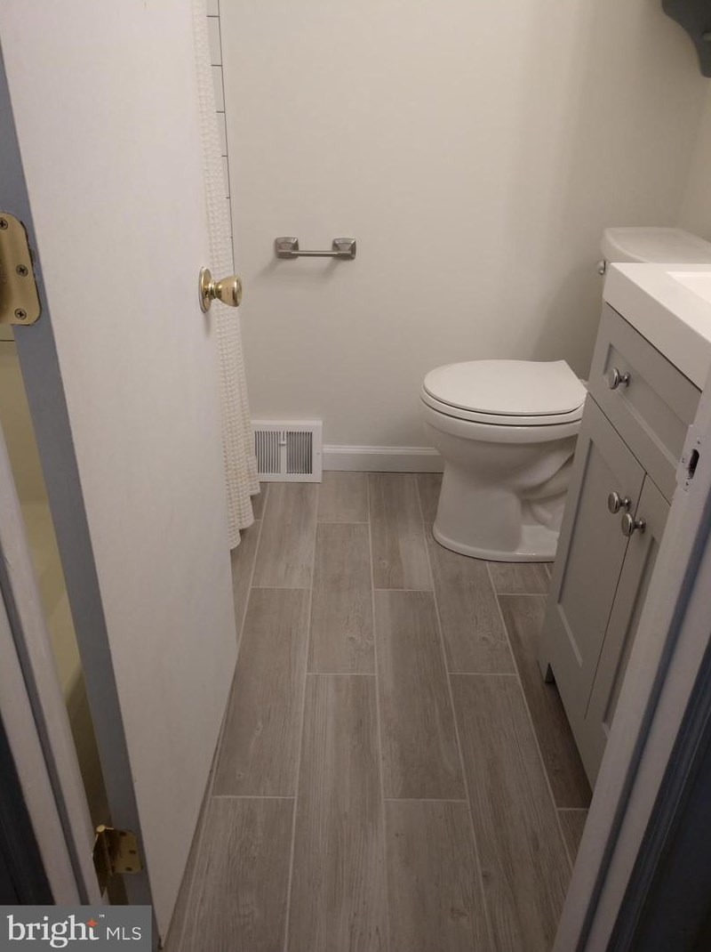 632 Grn Ln, Philadelphia PA  19128-2632 exterior