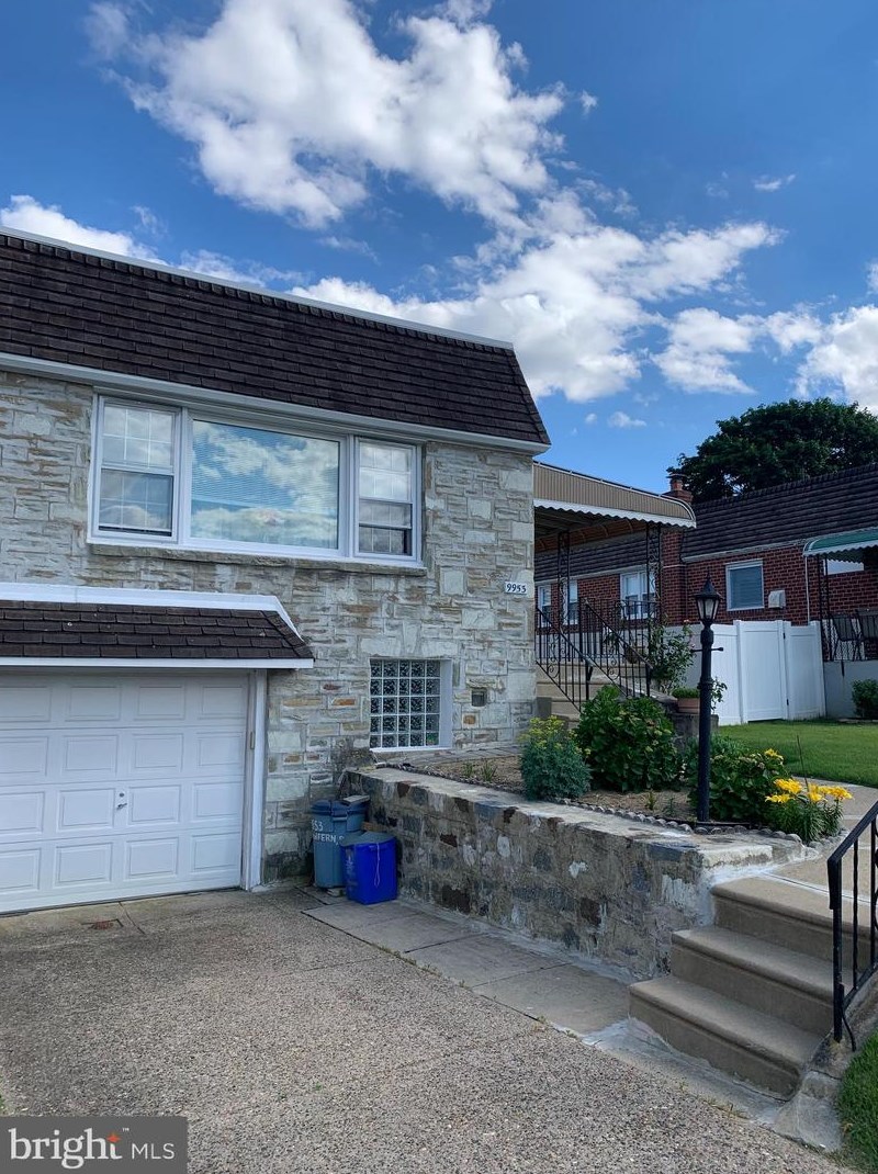 9953 Woodfern Rd, Philadelphia, PA 19115-2021
