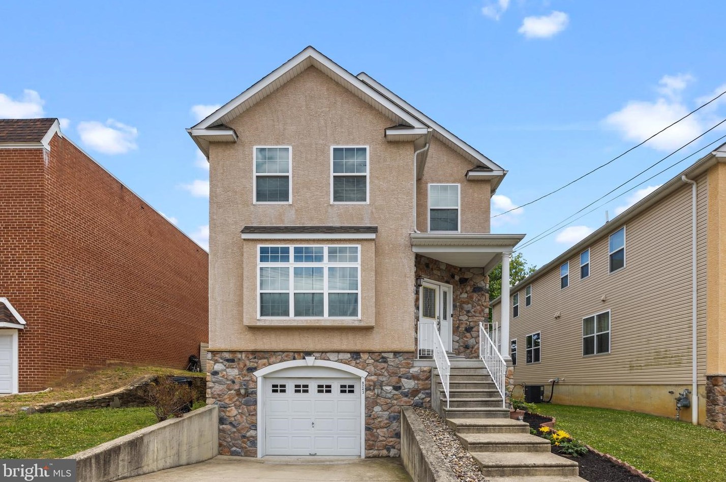 9243 Old Newtown Rd, Philadelphia, PA 19115-4907
