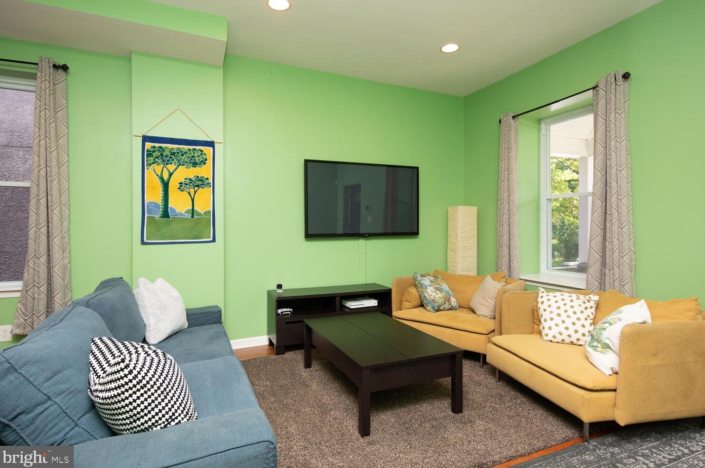 121 Washington Ln, Philadelphia PA 19144-1630 exterior