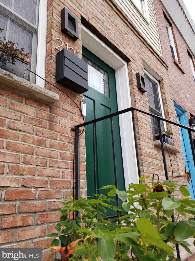 2121 Oakford St, Philadelphia, PA 19146-4314