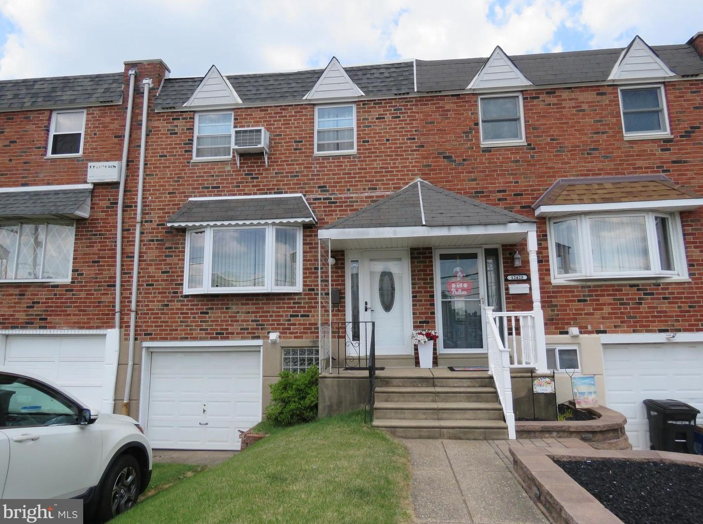 12426 Academy Rd, Philadelphia, PA 19154