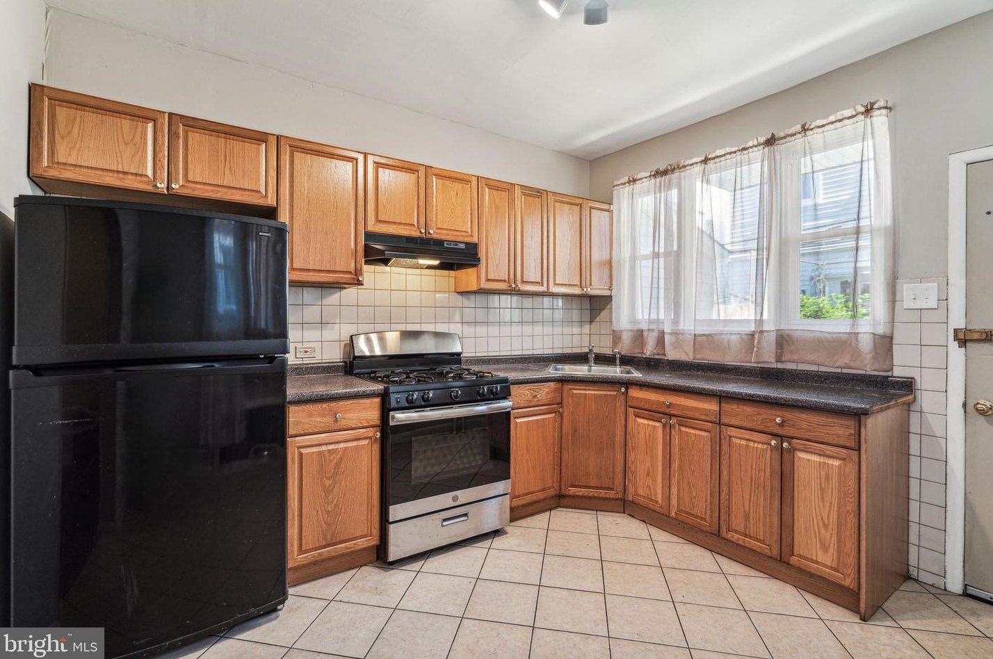 425 Mifflin St, Philadelphia PA 19148-1823 exterior