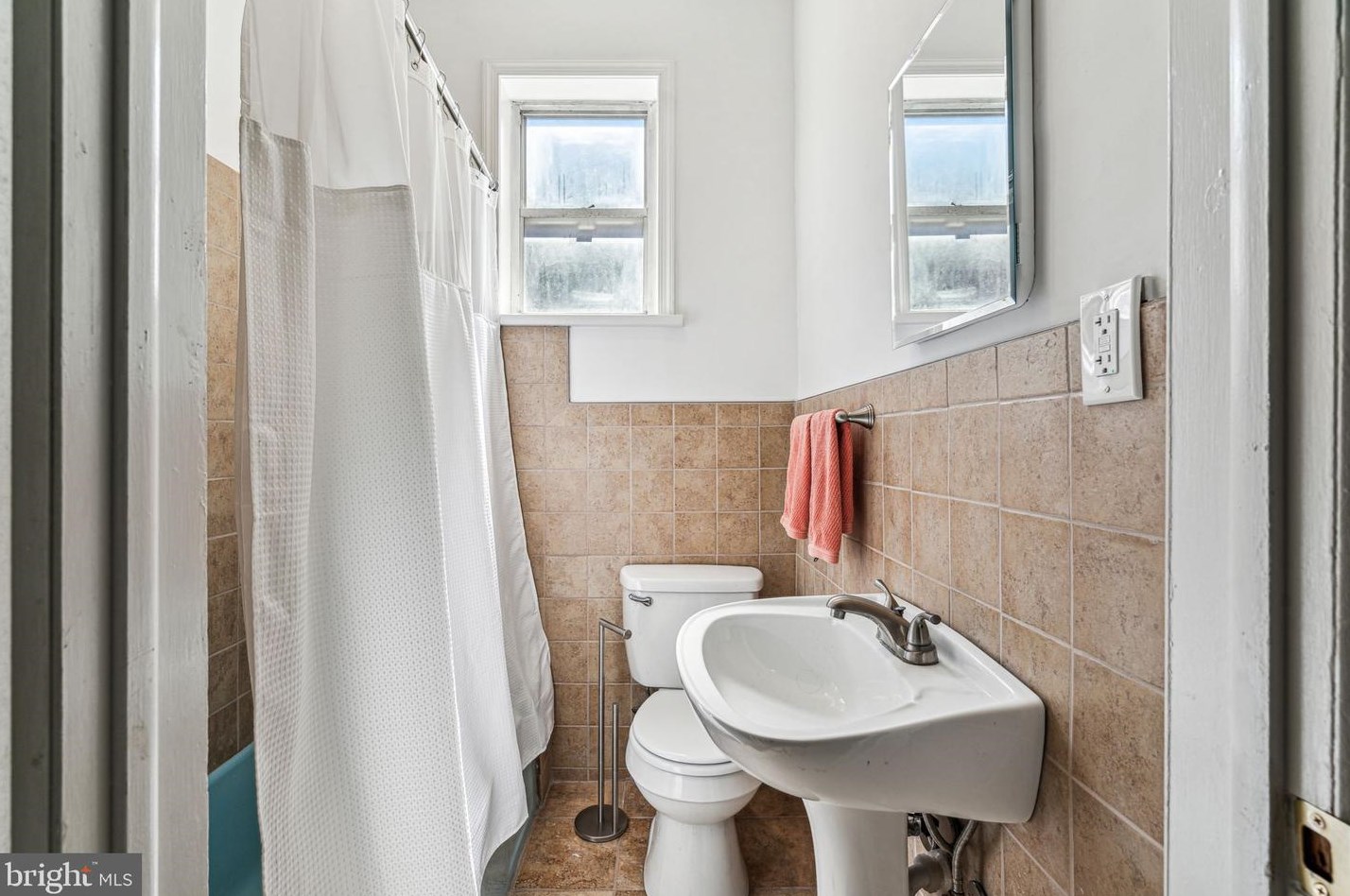 425 Mifflin St, Philadelphia PA 19148-1823 exterior